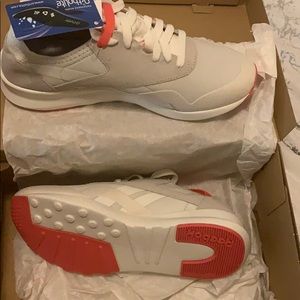 REEBOK CLASSIC RUNNING SHOES